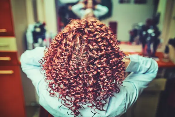 Como usar óleo de coco no cabelo: nutrição e brilho desde a primeira aplicação